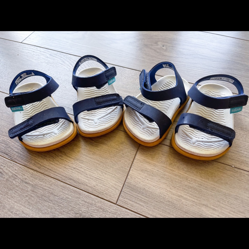 Twin set of size 4 Native sandals